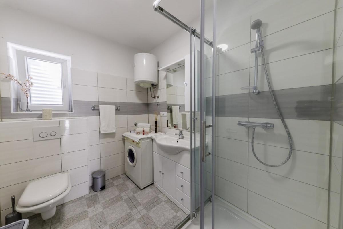 Ani In Trogir * Mittel-Dalmatien Hotel Donji Seget Екстериор снимка